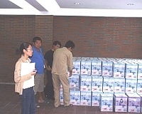 因應西莒各村乾枯期縣府轉發礦泉水現場。(圖/文:陳樂團)