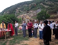 珠山電廠計畫昨天進行海堤及整地工程動工典禮,多位台電主管來馬參加與督導。(圖/文:曹重偉)