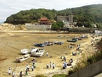秋季擴大淨灘活動成功出擊,吸引近千名軍民踴躍參加,在大家同心協力下,讓清水澳口煥然一新。(圖/文:曹重偉)