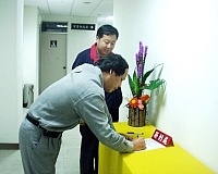 連江縣議會第三屆第四次定期大會開議,議員陳貴忠、張永江完成報到。(圖/文:曹重偉)