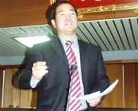 議員陳書建進行質詢。(圖/文:曹重偉)