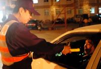 小心這一吹,吹走十萬元,南竿警察所加強酒測,呼籲民眾雖然天冷但是不要酒醉駕車。(圖/文:張登傑)