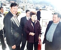 頂著海上風浪,福建省旅遊局長明敏造訪馬祖,縣長陳雪生、議長陳振清均前往迎接。(圖/文:曹重偉)