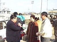 福建省旅遊局長明敏結束行程離馬,議長陳振清前往送行,並再次請託早日讓每天一百人來馬旅遊成真。(圖/文:曹重偉)