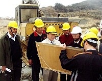 經濟部水利署長陳申賢一行視察南竿后澳水庫工程，縣長陳雪生與苗栗縣長傅學鵬全程陪同。（圖／文：曹重偉）