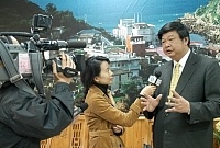 縣長陳雪生昨日接受中央電視台等大陸媒體採訪。（圖／文：張登傑）