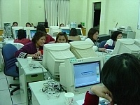 西莒婦女朋友參加電腦研習班學習現場。(圖/文:陳樂團)