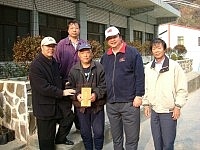 陳雪生、曹原彰致贈莒光鄉親春節慰問金。（圖／文：陳樂團）