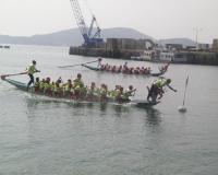 莒光鄉二○○三年端午節龍舟競賽在東莒熱烈展開。(圖/文:陳樂團)